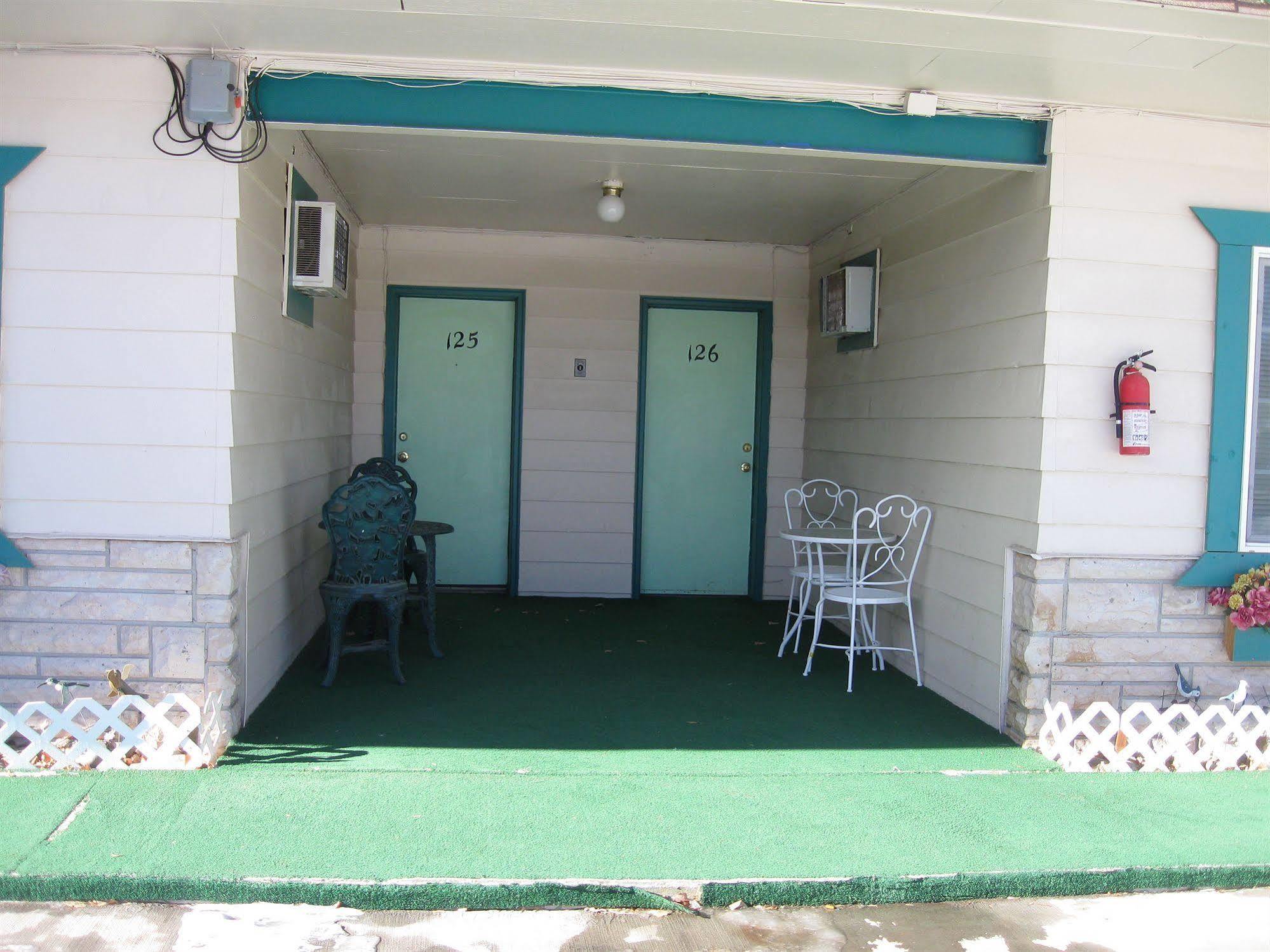 Western Motel Lovell